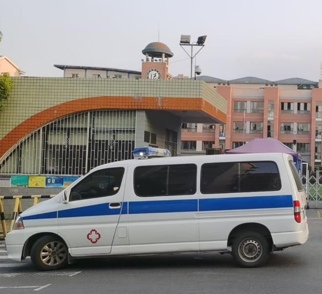 思南救护车出租护送骨折病人一公里多少钱